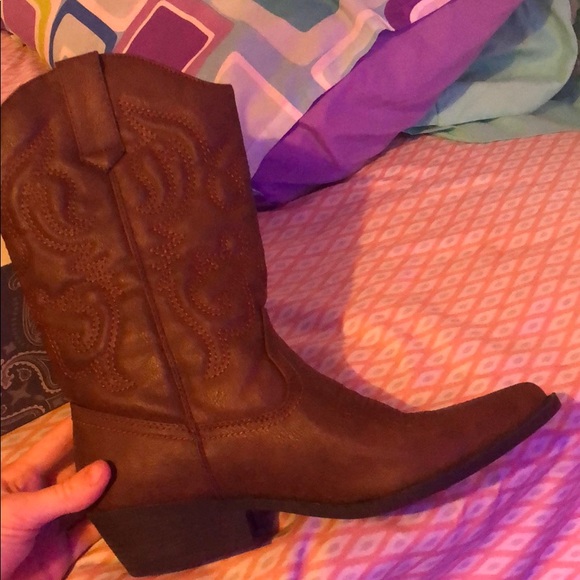 The original Austin trading rodeo edition boots. - Picture 4 of 5